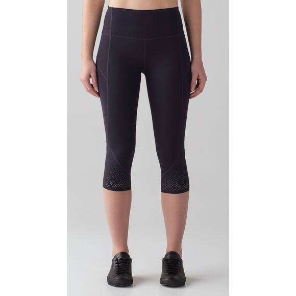 Lululemon Anew Crop 21" Womens 6 Black Grape Full On Luxtreme Laser Cut Leggings - Picture 1 of 13